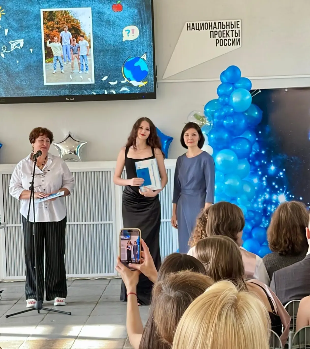 🎉 Ура, аттестаты вручены!

Этот документ — не просто оценки на бумаге. Это итог одиннадцати лет упо