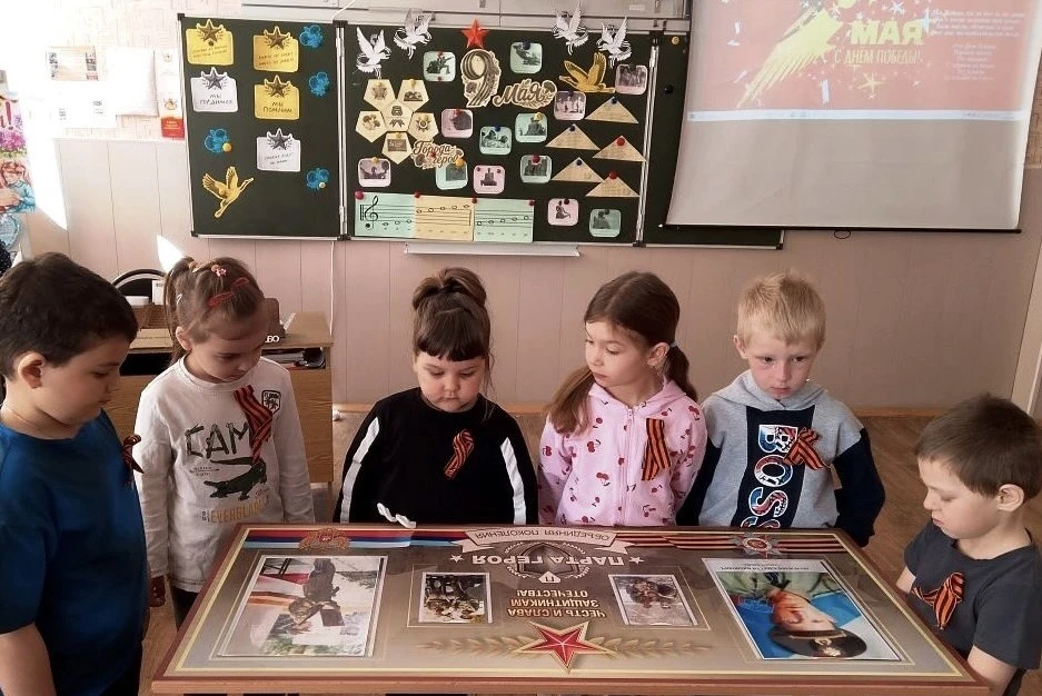 Экскурсия в школу «Парта героя»