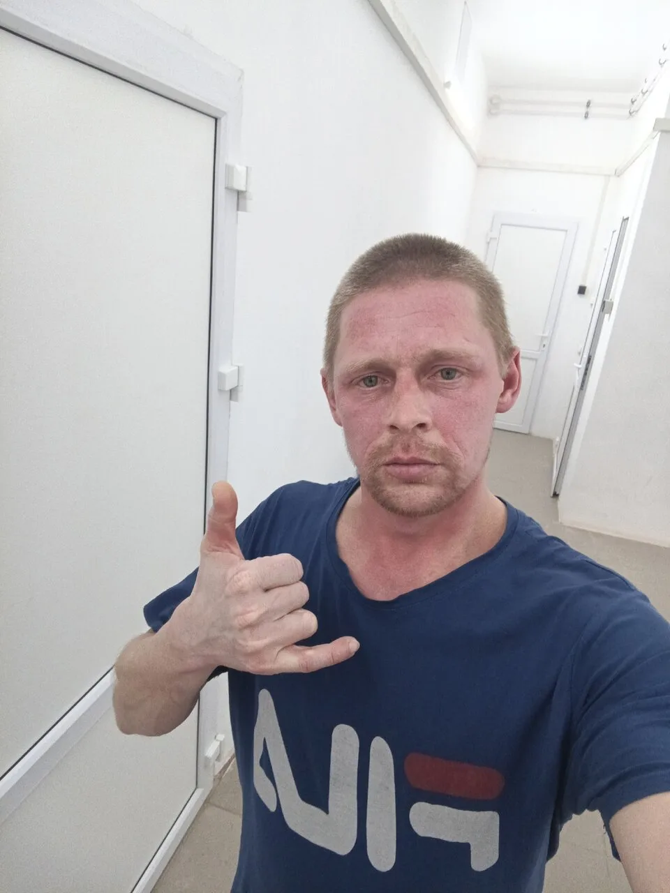 Хочу познакомится с девушкой, устал быть один, все остальное в ЛС!