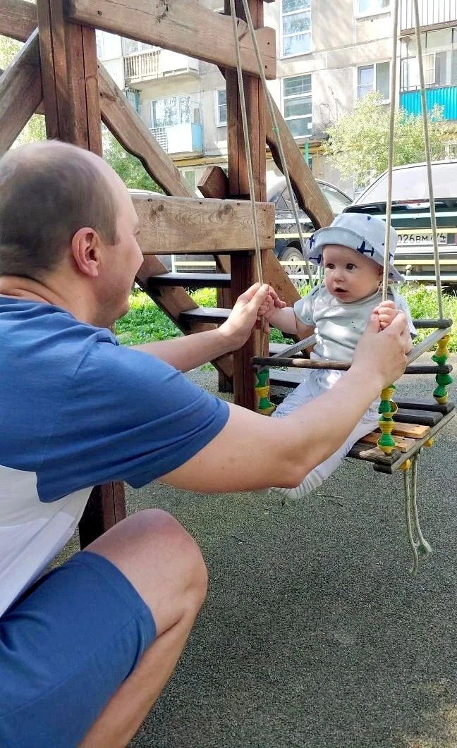 Мальчишки 😍

 У нас отличная погода 🌞 Мы гуляем и продолжаем работы в гараже и мастерской (на фото