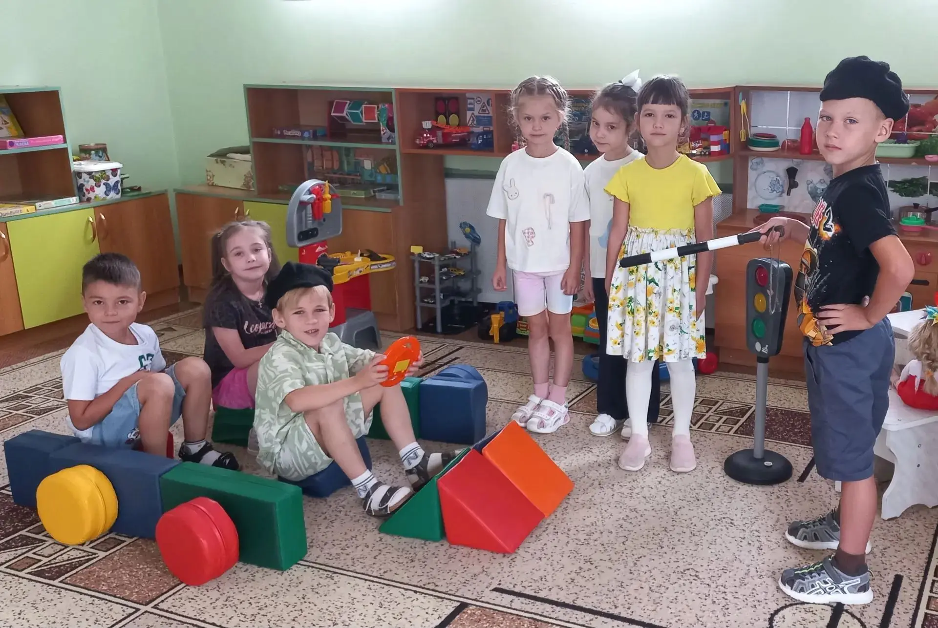 1 Сентября в нашем детском саду все группы  объединились общей важной темой: БЕЗОПАСНОС...