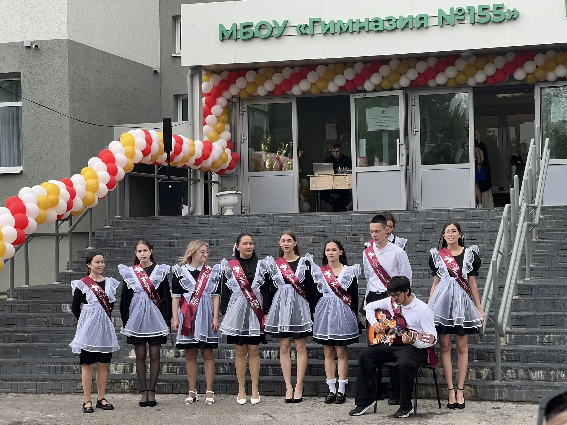 🔔Сегодня у наших одиннадцатиклассников прозвенел последний звонок. Грустно и радостно одновременно. 