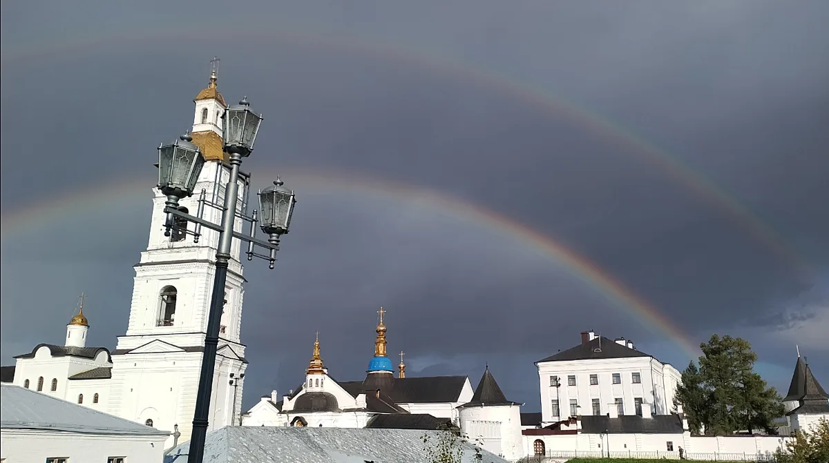 Когда небо решает добавить свой штрих… 🌈