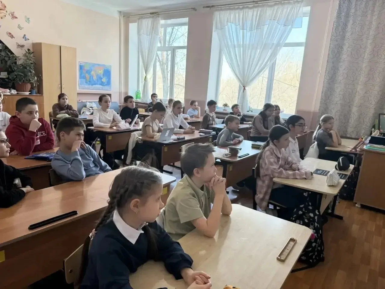 Отряд Юных инспекторов движения (ЮИД) из 8а класса провел познавательную викторину «Жители страны "Д