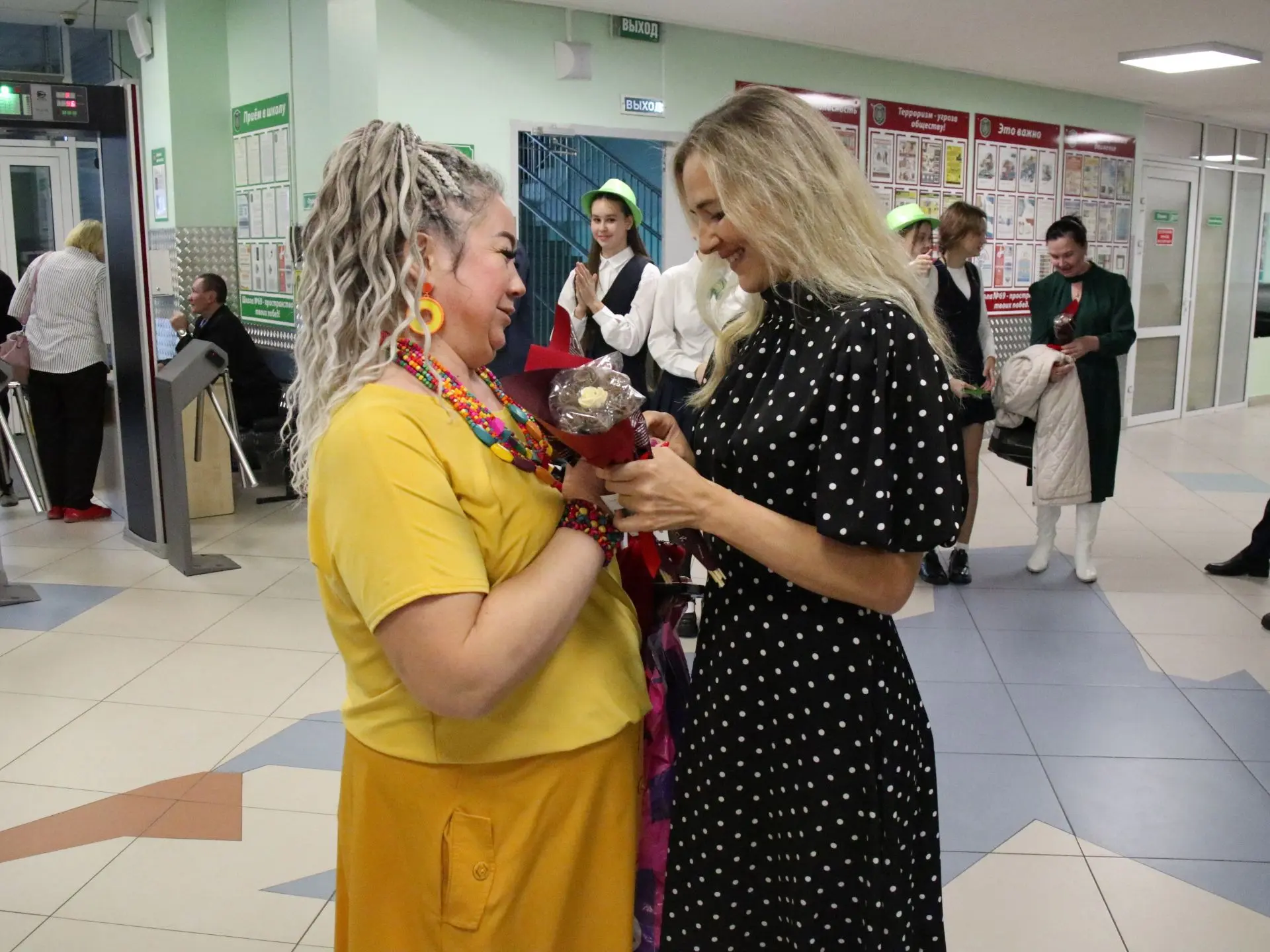 📣 📣 📣 День учителя в школе: праздник, улыбки и новые роли