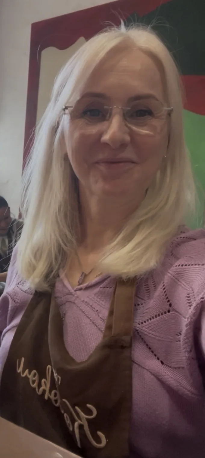 В  прошлую пятницу ходила в гончарную мастерскую , делать шедевр 🤣