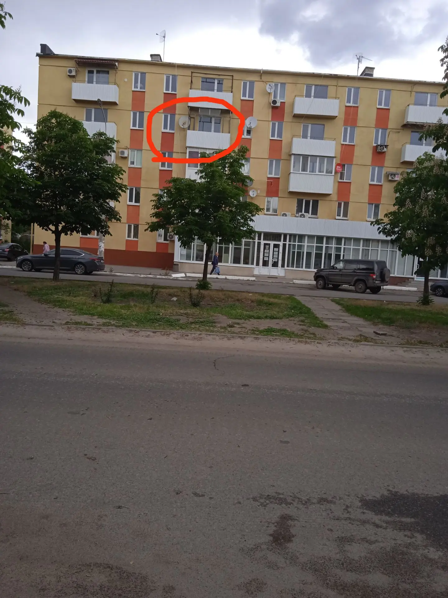 Продам 1 ком, кв в Северодонецке по пр-т гвардейский дом 23 квартира 58,не угловая 4 эт...