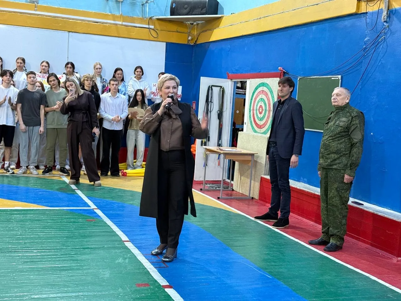 Сила, мужество и воля к победе: в лицее прошли соревнования «А ну-ка, парни»! 🇷🇺💪  В преддверии Дня 