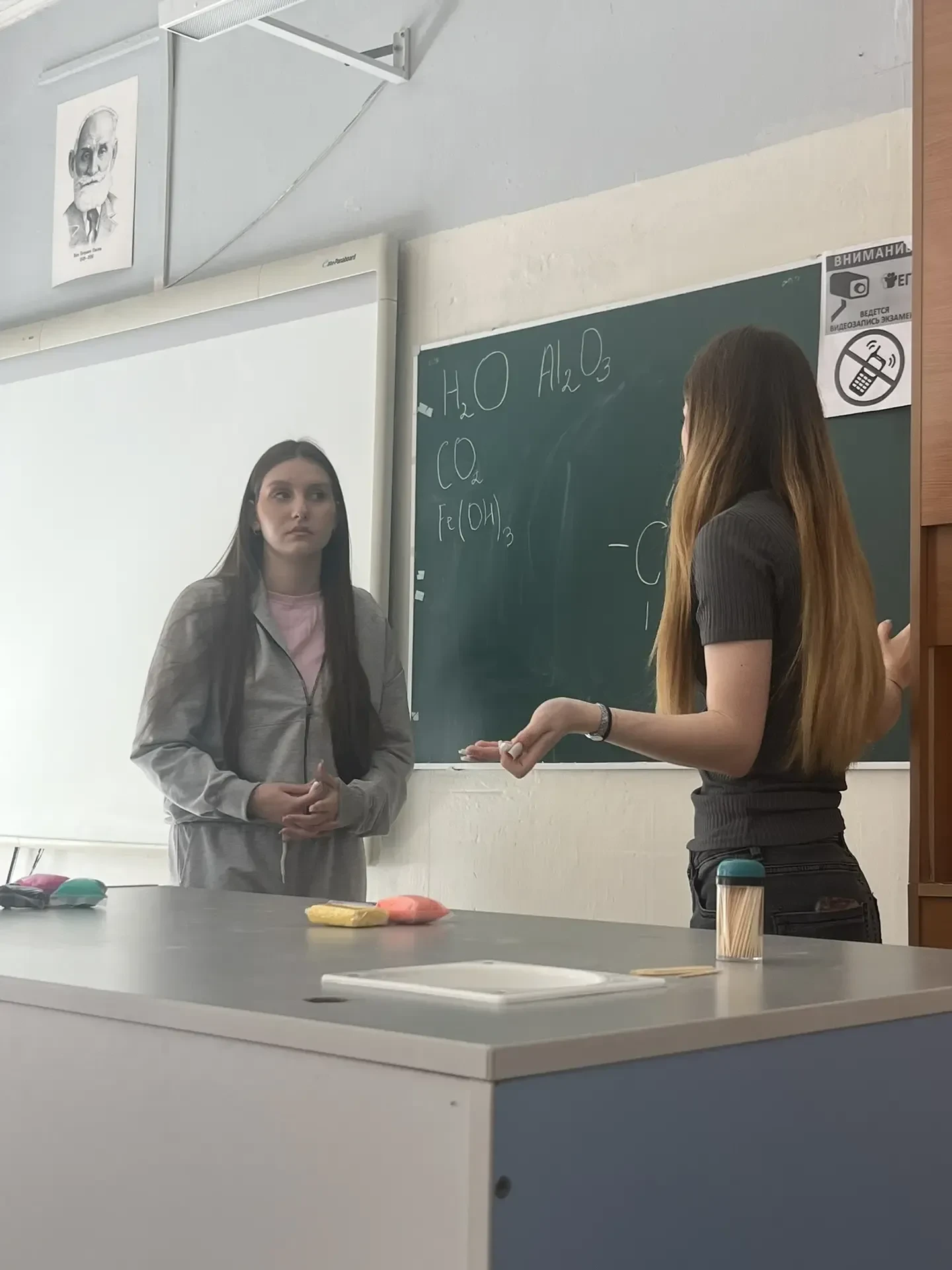 🌟 Мастер-класс «Введение в химию: 10 класс для 7» от учеников 10А класса! 🌟  Сегодня ученики 10А кла