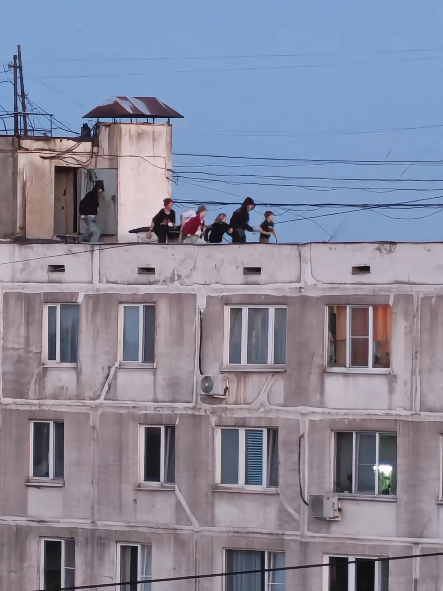 Дети на крыше дома ул. Свободы