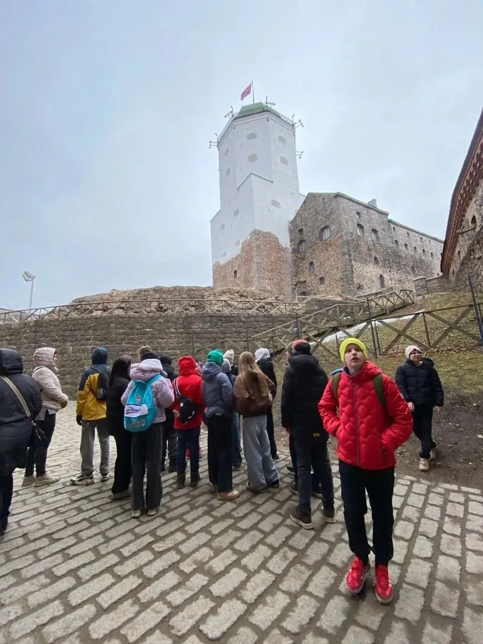🚌 6А класс отправился в увлекательное путешествие в город Выборг.  🏰 Автобусно-пешеходная экскурсия 