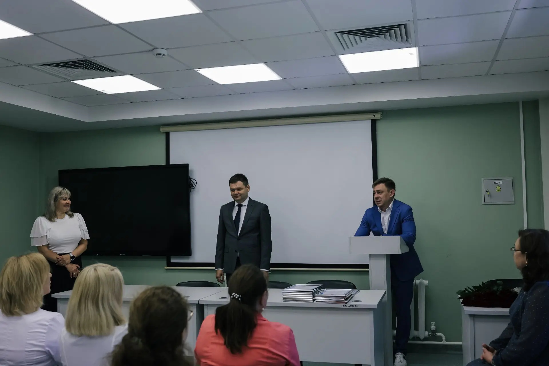 В канун Дня медицинского работника глава администрации Леонид Шибаев встретился с коллективом Межрай