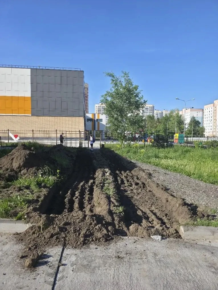 🔥Работа кипит!

Сегодня начались работы по укладке асфальтового покрытия для тротуара от школы до у