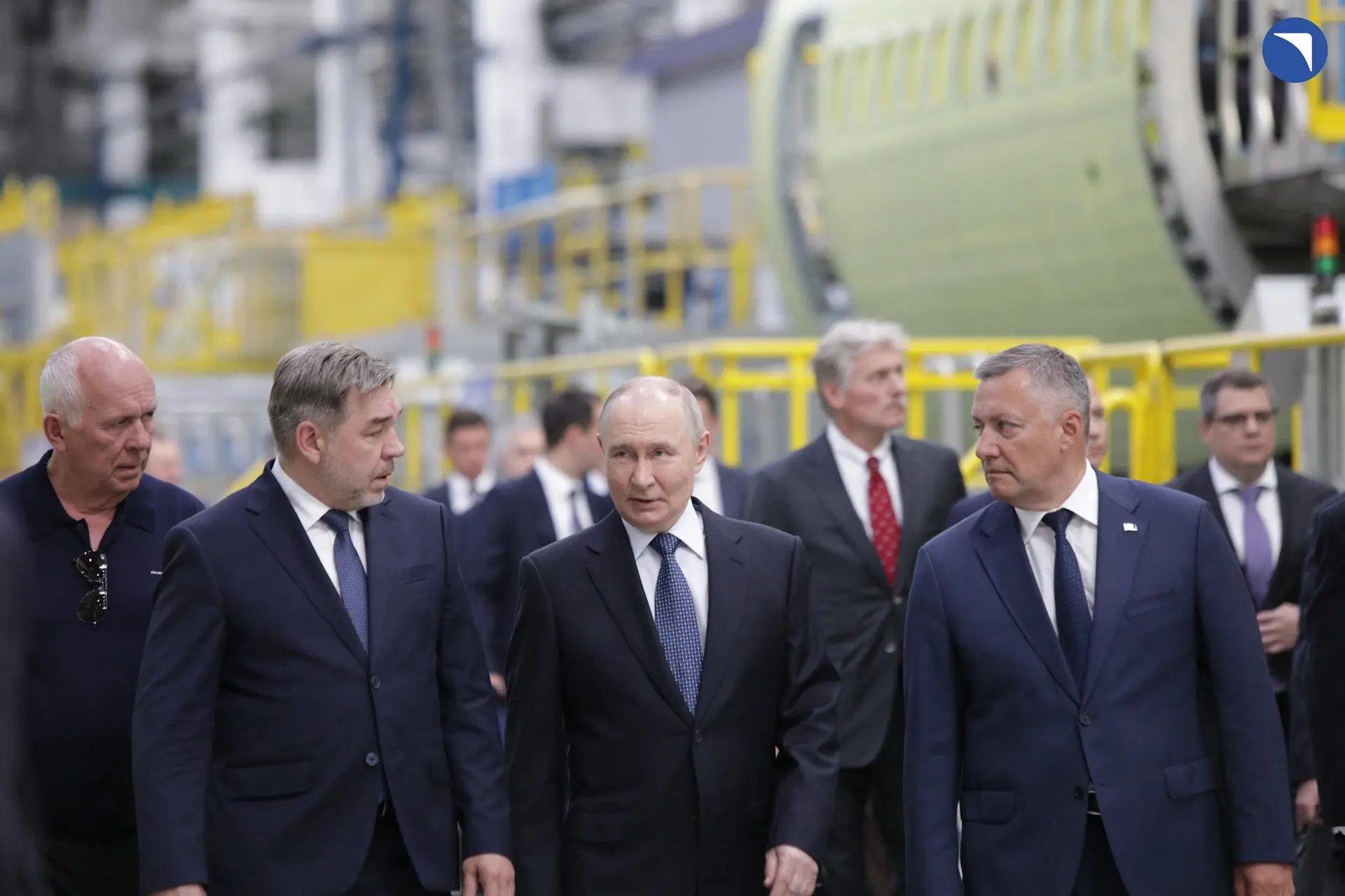 ⚡️Владимир Путин посещает Иркутский авиационный завод 

Президента России сопровождают губернатор Ир
