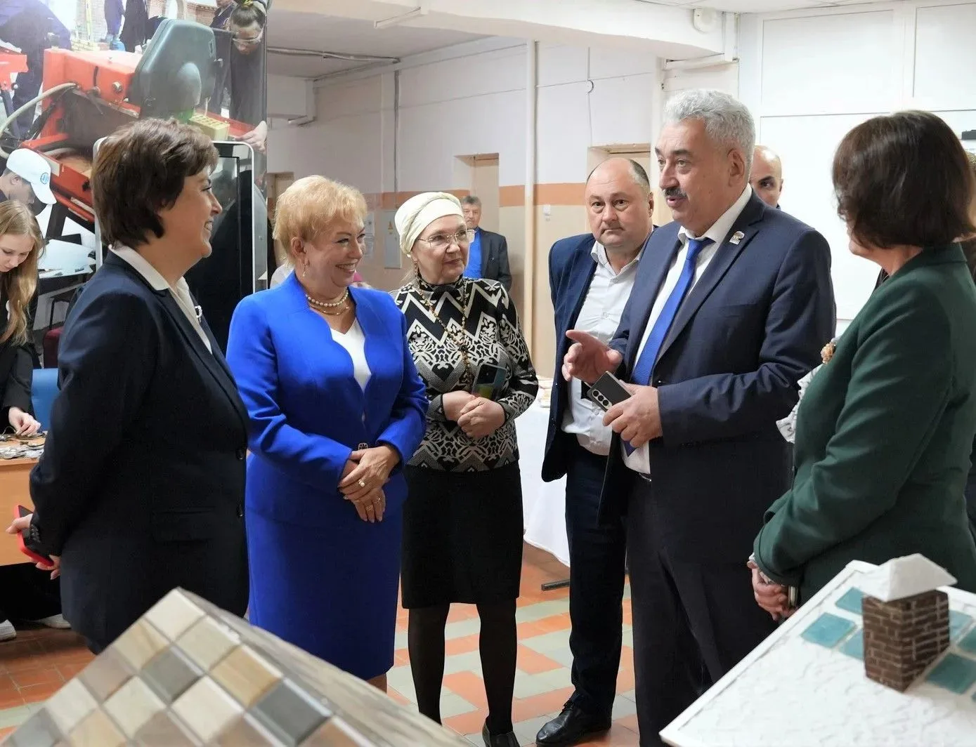 Дорогие студенты, уважаемые преподаватели и мастера производственного обучения!