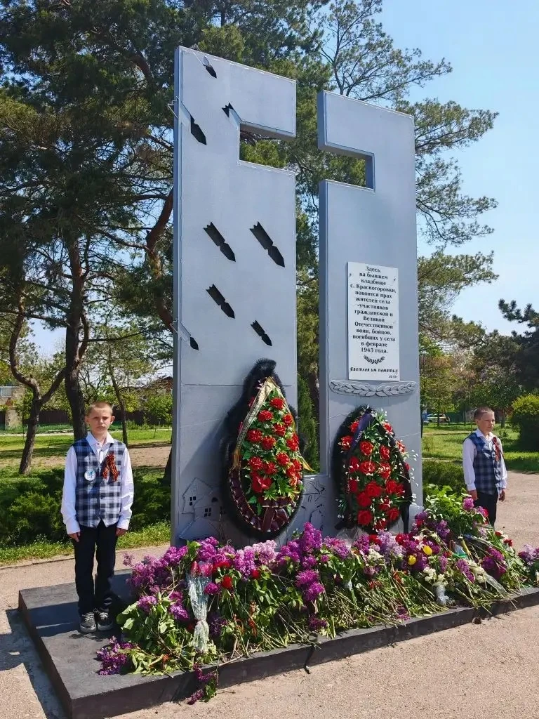 🇷🇺 С честью и памятью в сердце: три дня на посту у мемориала «Безымянная могила»  С 6 мая 2026 года 