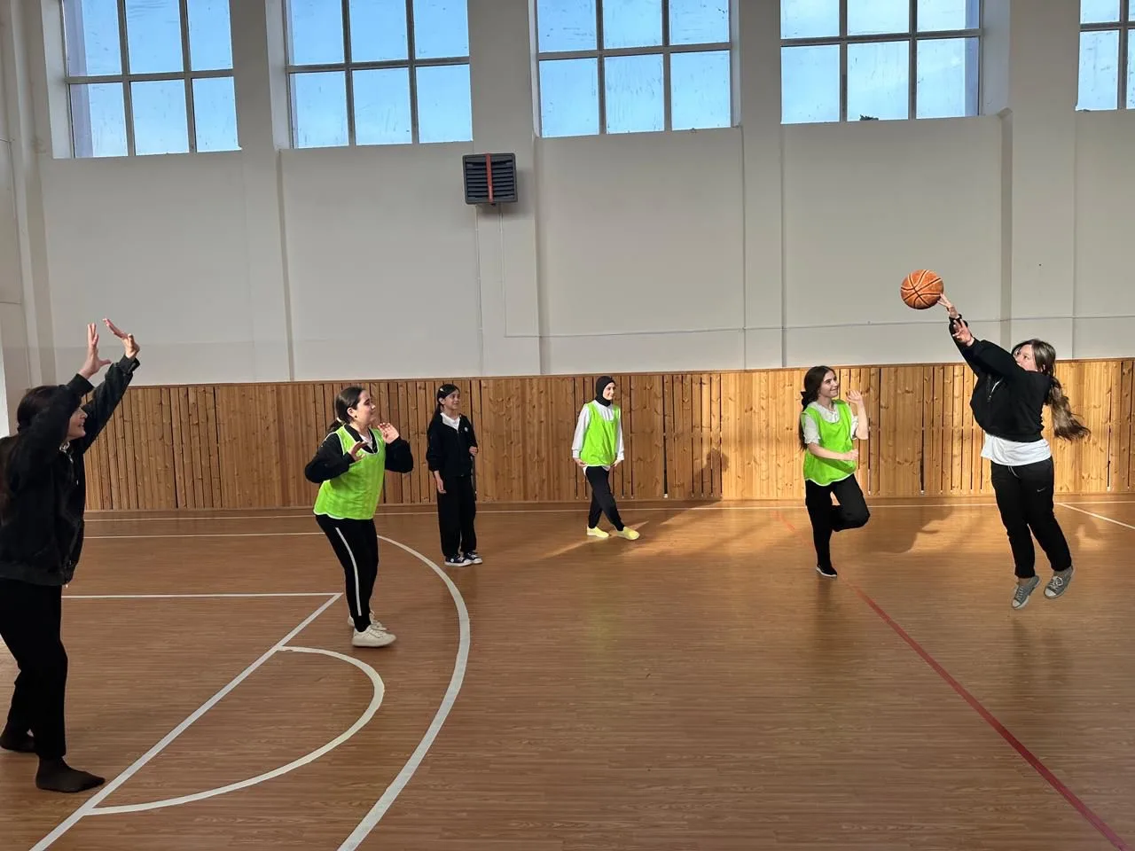 Спорт — это наш ритм! 🏆 Состоялся школьный этап Всероссийских игр ШСК!  В нашей школе прошли по-наст