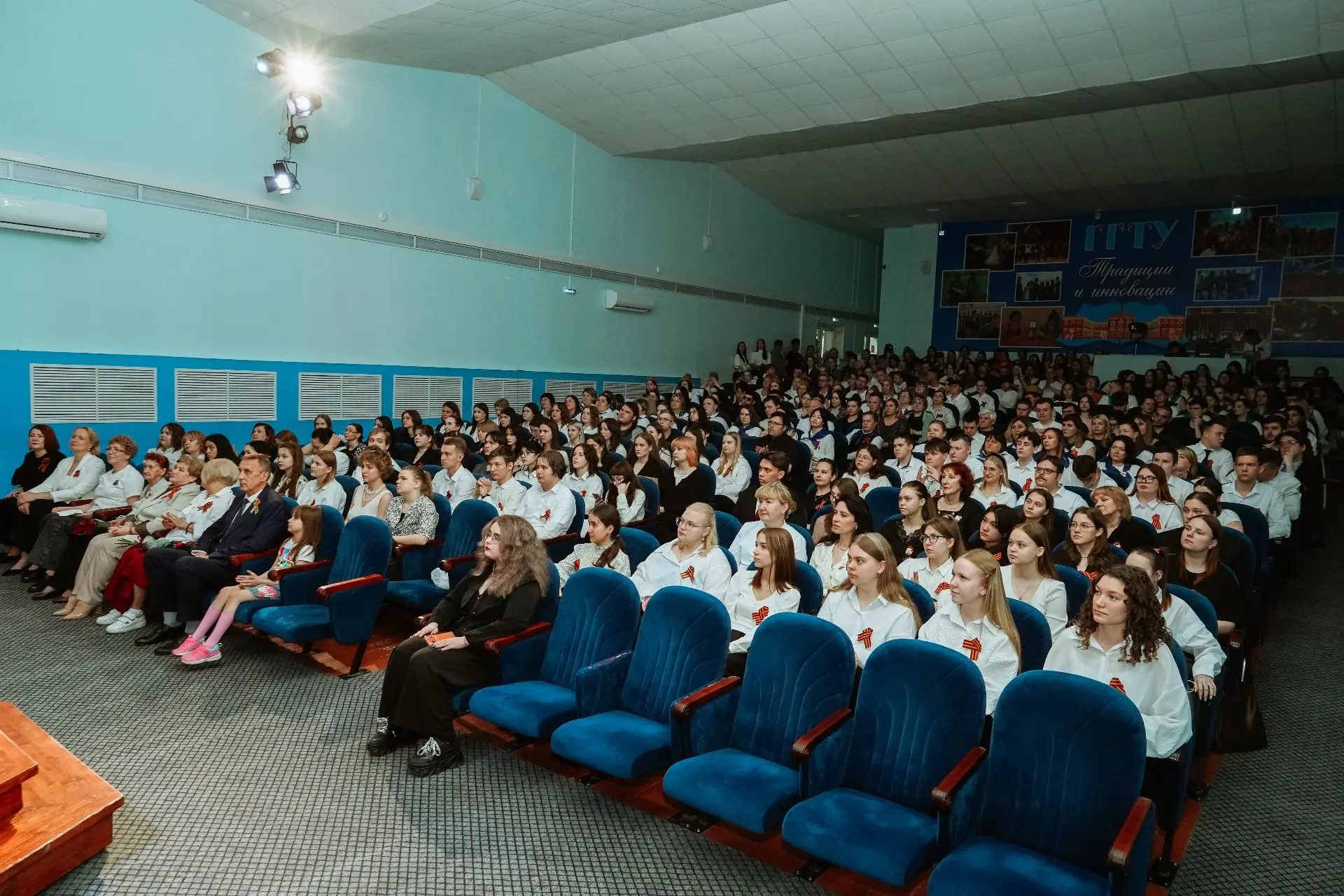 «Мне в холодной землянке тепло от твоей негасимой любви»  Щемящие и проникновенные песни фронтовых л
