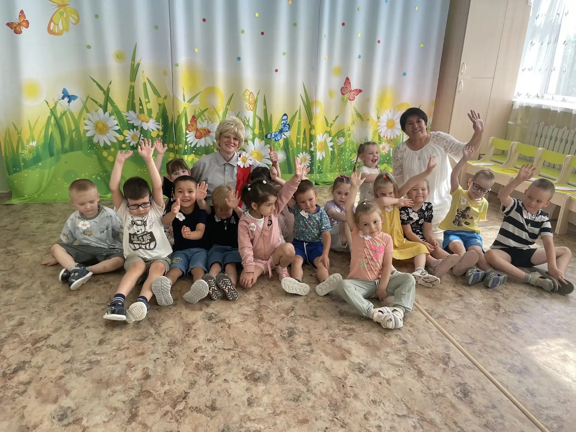 Утренник в детском саду "Дюймовочка": День семьи, любви и верности

Сегодня, 8 июля 2026 года, в дет