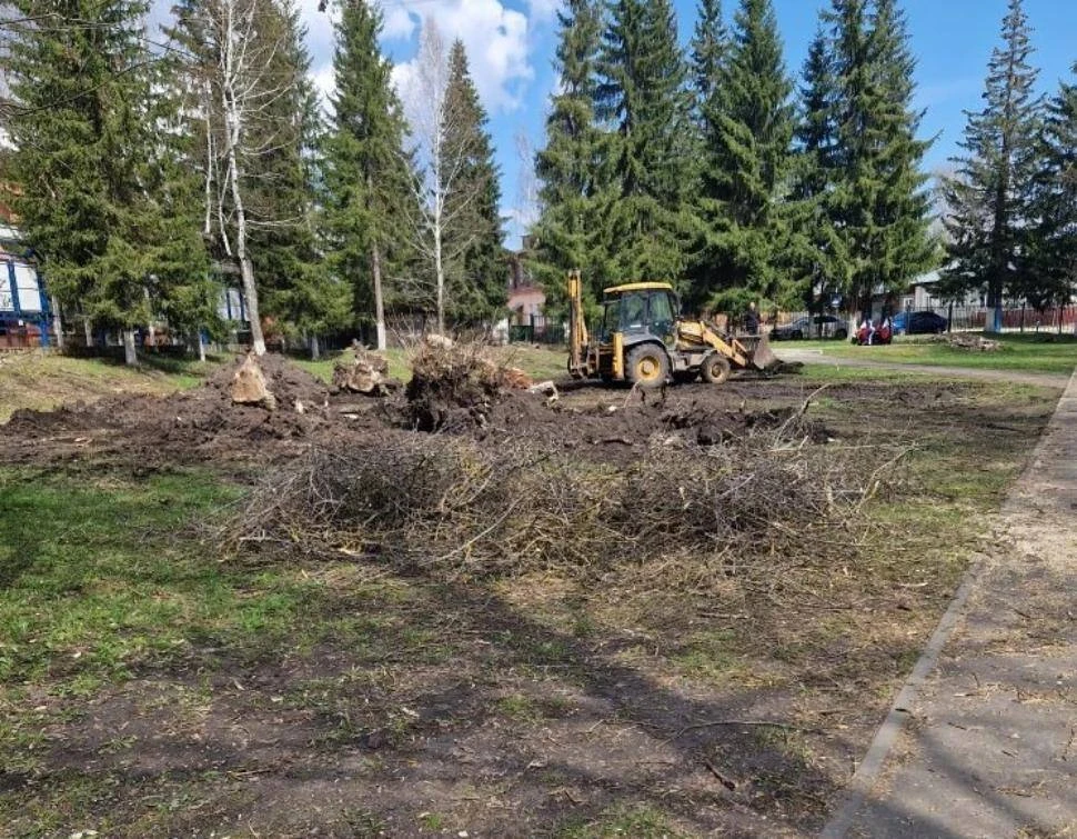 В Городище приступили к работам по обустройству детской игровой площадки в центральном ...