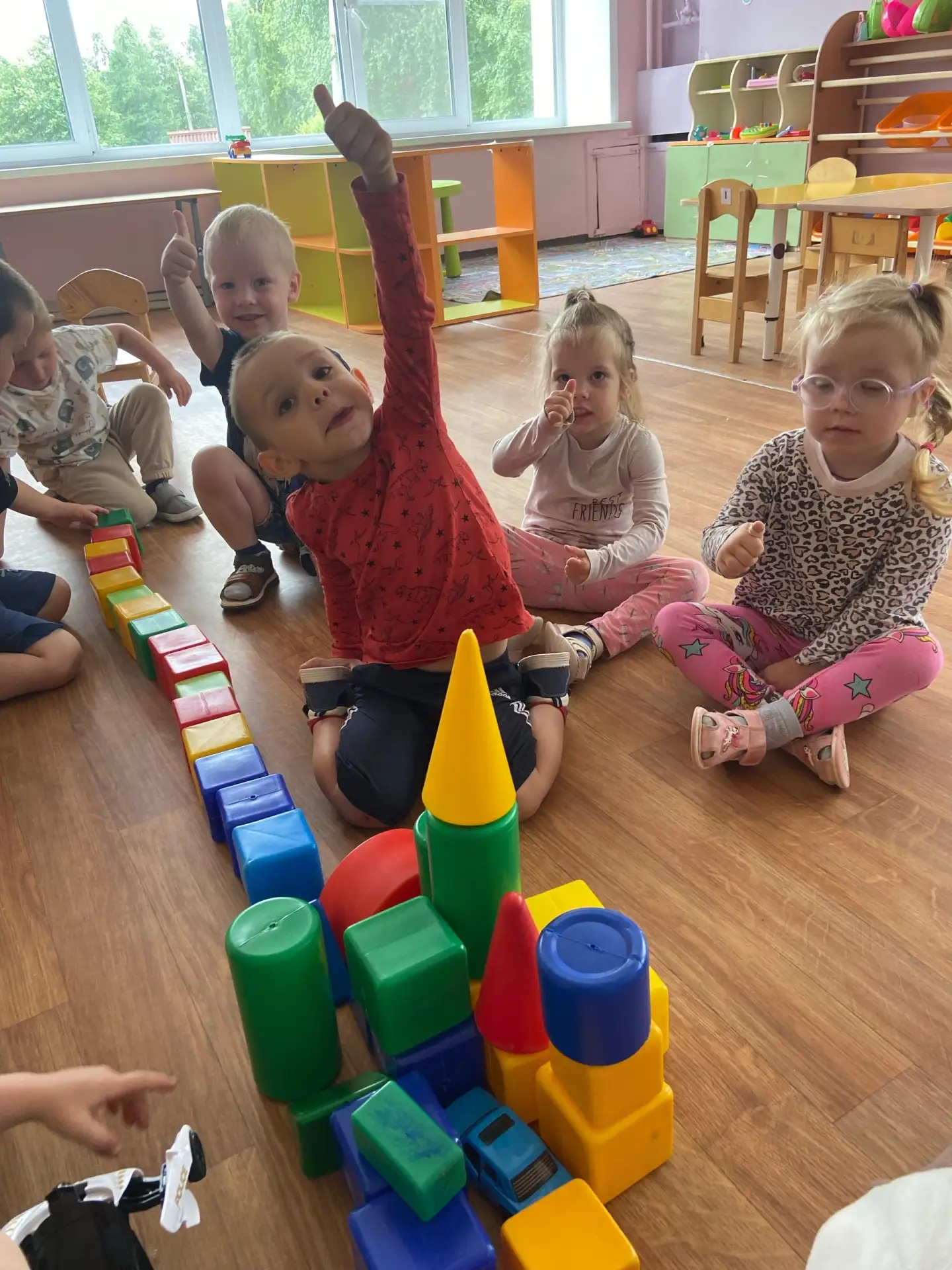 👫Одно из любимых занятий у ребят младшей группы - игры с различными конструктами.