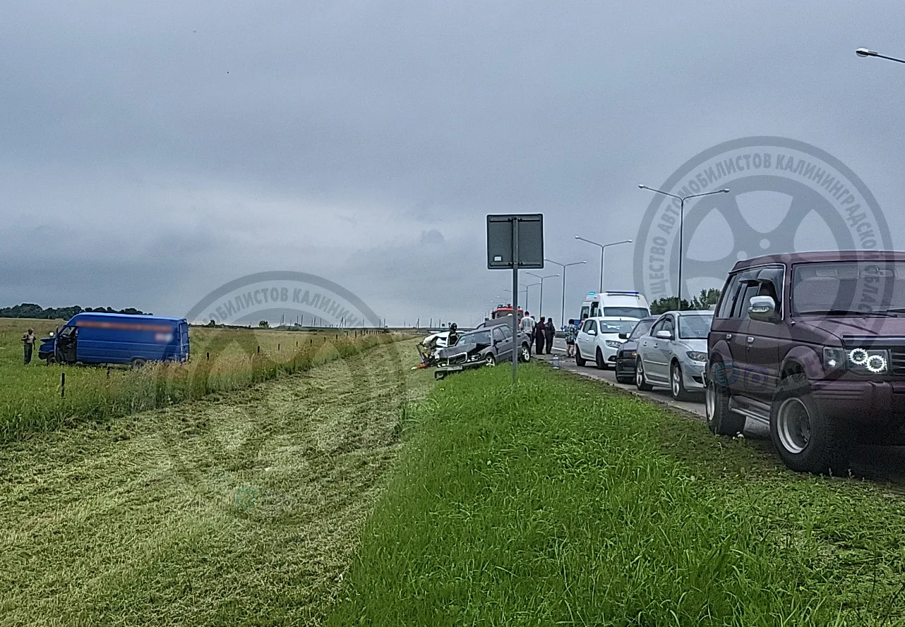 Под Гвардейском произошло массовое ДТП в очереди на АЗС. Судя по всему, кто-то въехал в...