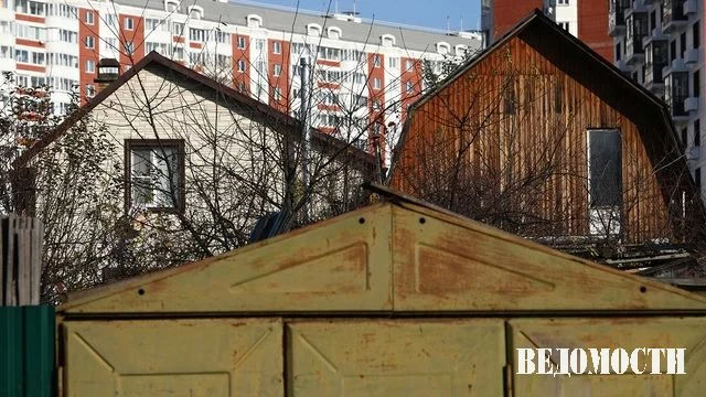 «Гаражную амнистию» продлят до 1 сентября 2031 года. Такой законопроект во втором чтени...