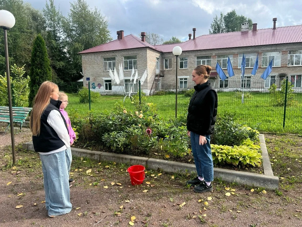 3 сентября специалисты Угловского Дома культуры совместно с жителями посёлка приняли уч...