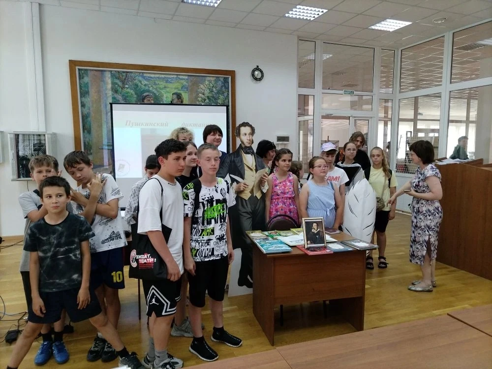 Кто лучше всех знает строки великого поэта?  
В Пушкинской библиотеке для ребят прошёл Пушкинский ди