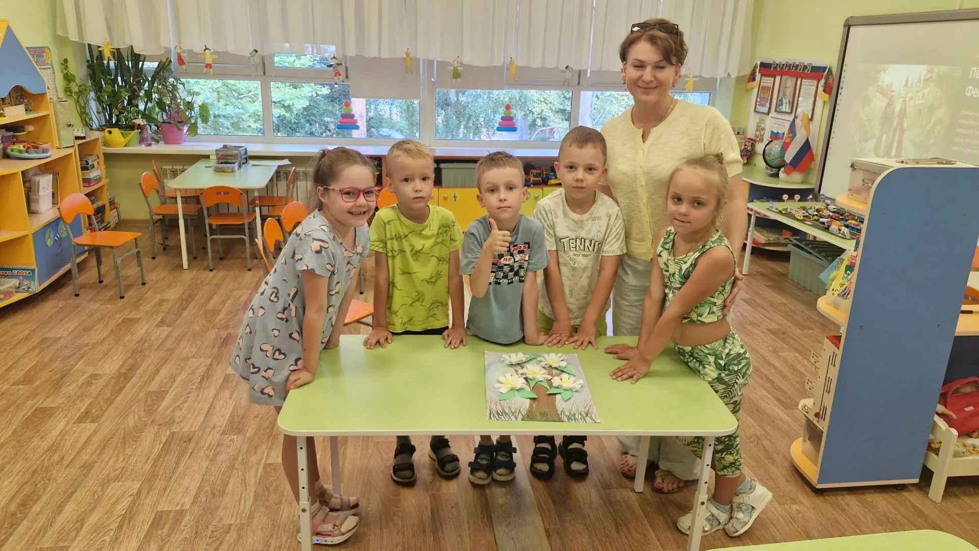 В рамках празднования Дня семьи, любви и верности в 12 группе прошло тематическое мероп...