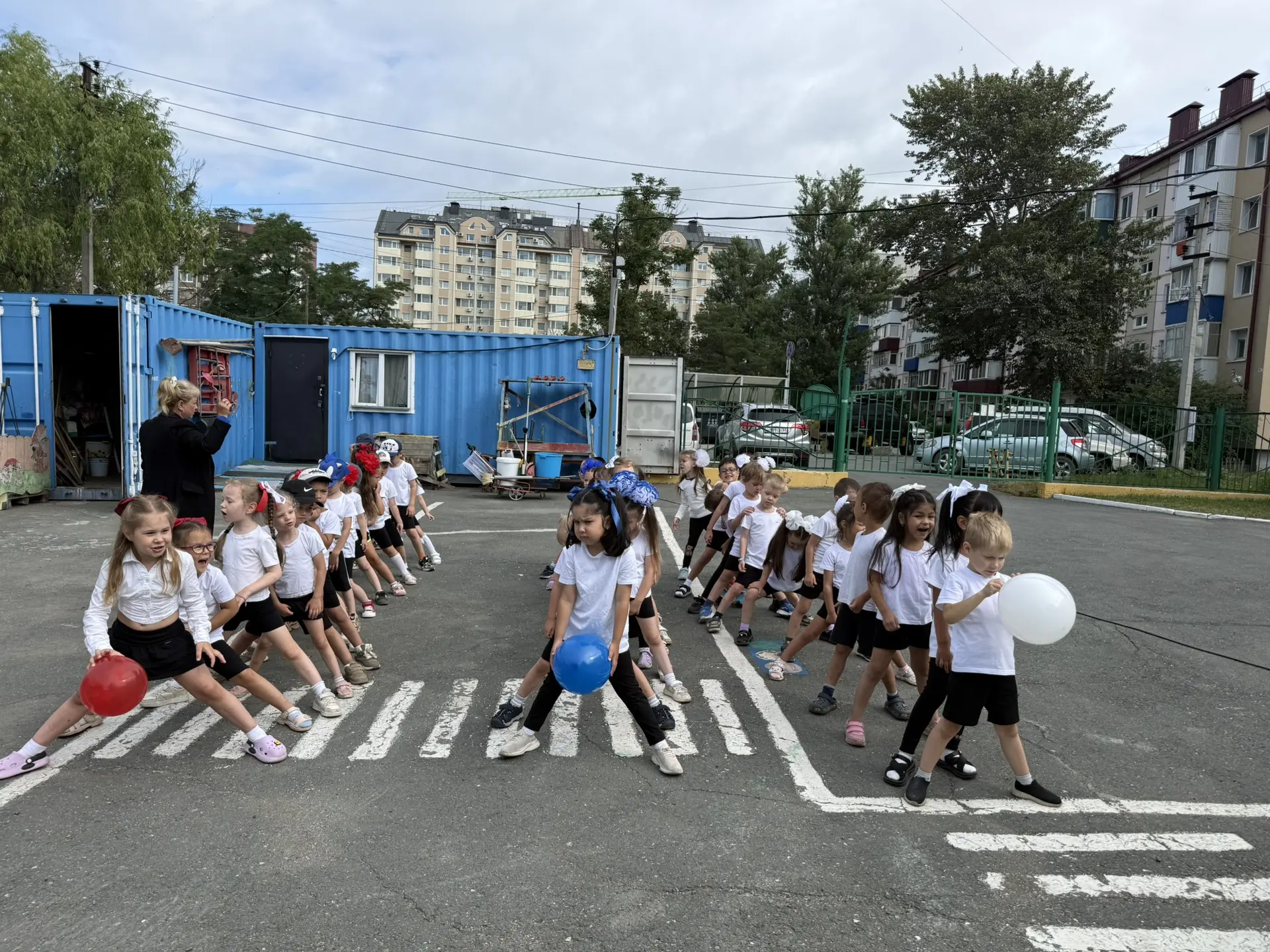 🇷🇺✨ Флаг державы — наша гордость! День флага в группах «Золотые рыбки», «Радуга» и «К...