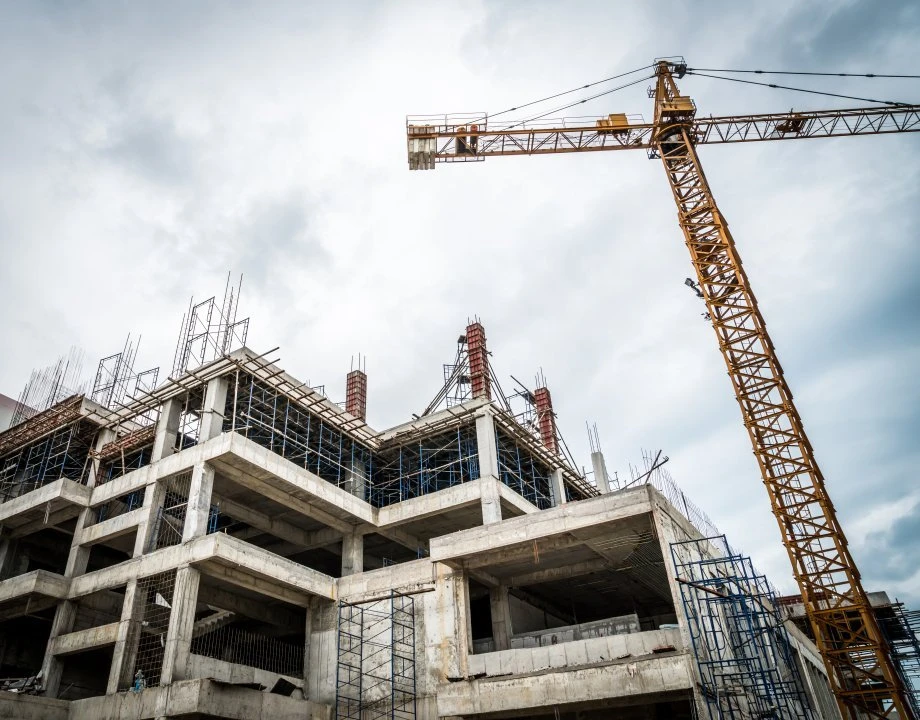 🏗️Застройщики осторожничают: девелоперы Петербурга стали почти вдвое чаще продлевать с...