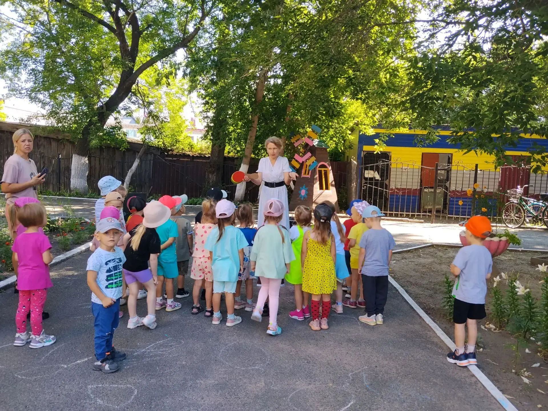 🎉 Ура! Мы побывали в гостях у самых маленьких участников дорожного движения! 🎉

В детском саду № 2