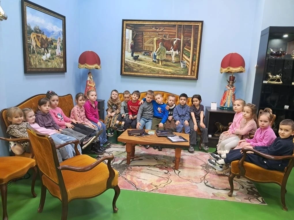 Дети старшей группы  №4 совершили увлекательное путешествие в Музей Коров.