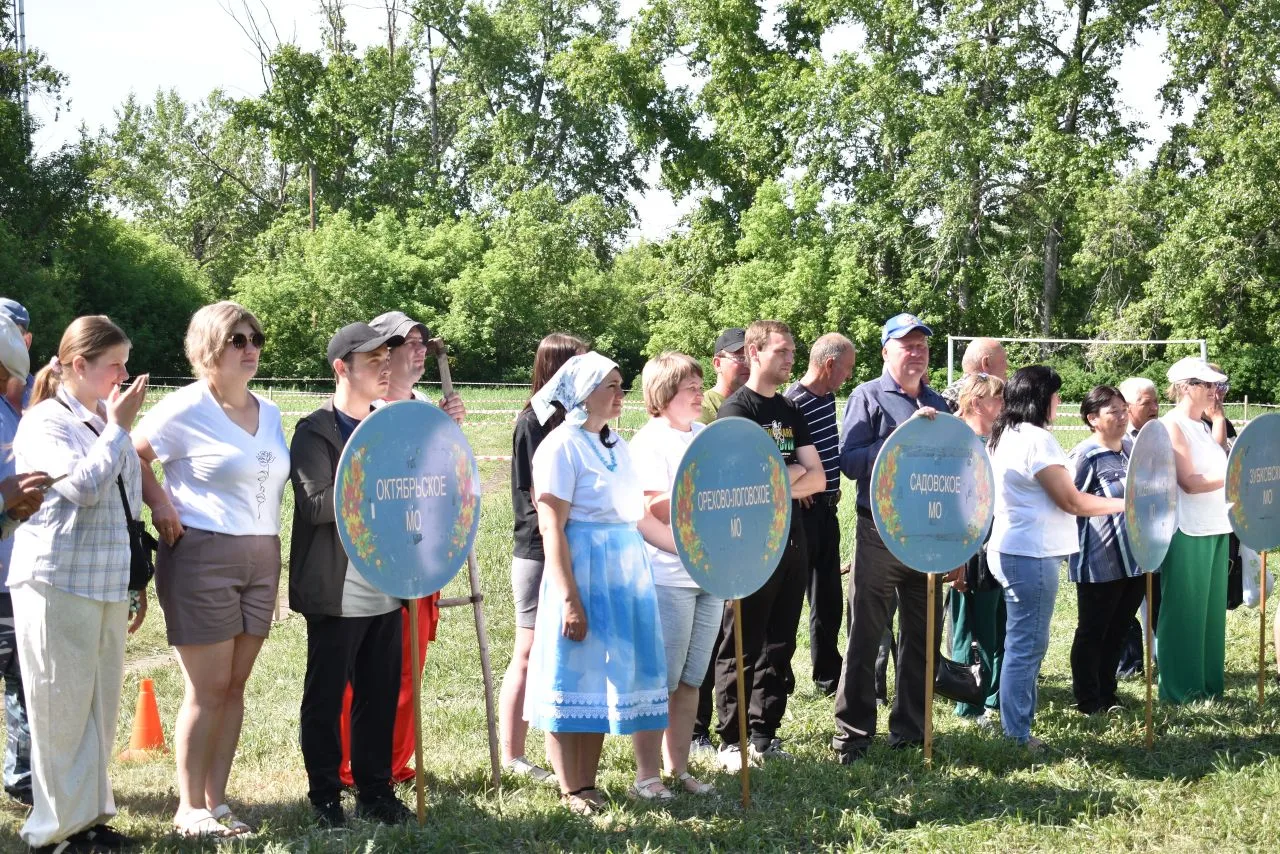 💪Сегодня в селе Майское прошли финальные соревнования среди механизаторов, дояров и косарей.

Честь