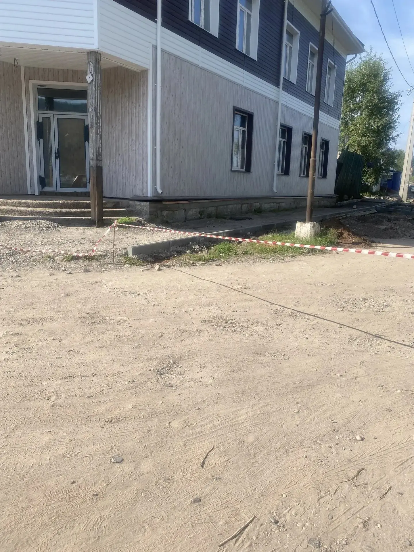🚜 Продолжаются работы по благоустройству общественной территории улиц Ленрабочих, Подгорная, Комаро