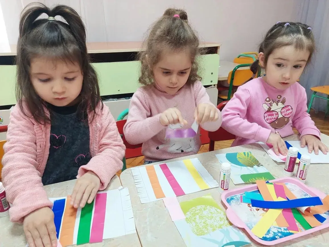 Аппликация « Дагестанский палас»
Развитие чувства гордости к народным умельцам. Развитие внимания, у