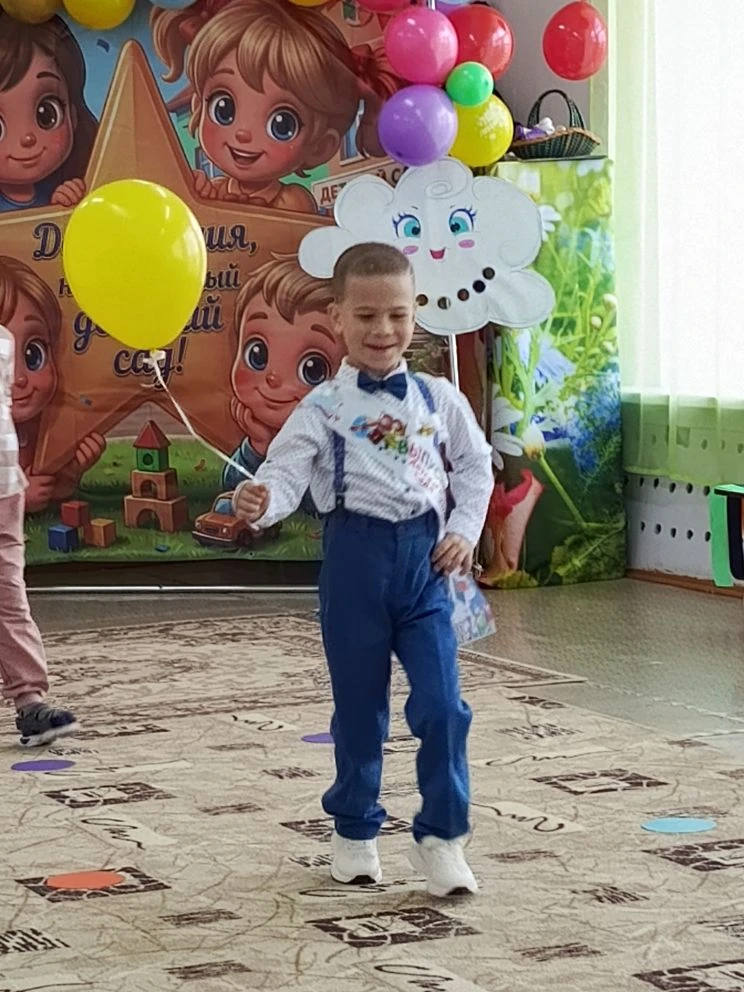 Праздники бывают разные, но выпускной в детском саду, остаётся в памяти каждого ребёнка...