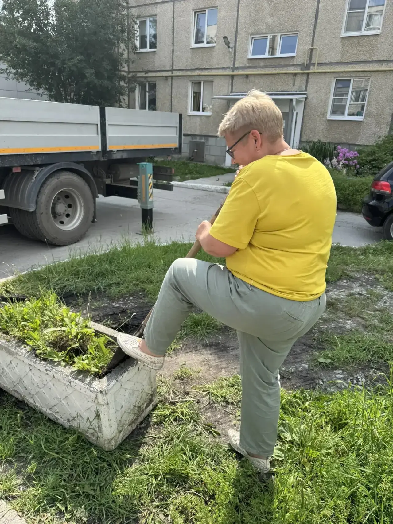 🌿 Стихийную парковку засадили цветами в Новоберёзовском

Жители обратились к депутатам с жалобой, ч