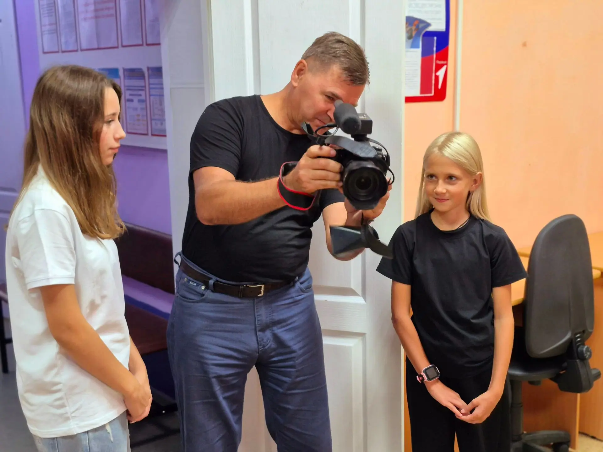 🎬 День открытых возможностей: участники школьного медиацентра «Свежий ветер» на встреч...