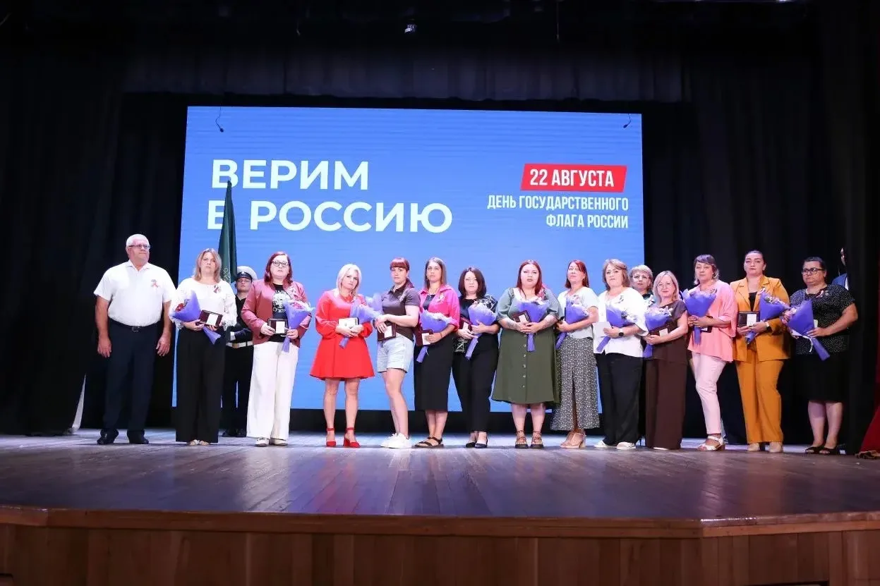 За нашими спинами — вся Россия