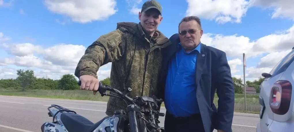 Глава Свердловского района Виктор Анатольевич Рожков встретился с земляками, исполняющи...