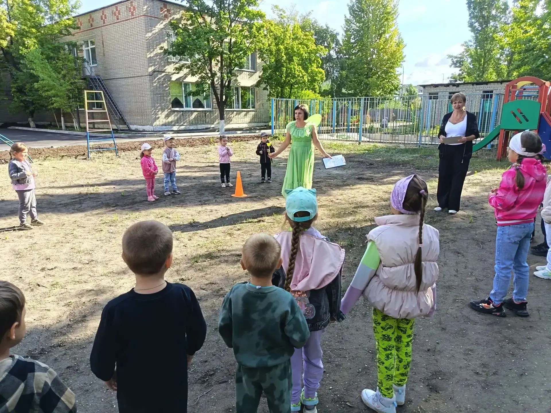 Спортивно-познавательное развлечение "В гостях у лесной феи".