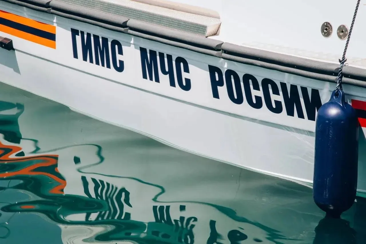 Хочешь работать в МЧС России?  Тогда это объявление для тебя 🫵  ⚓️ В Центр государственной инспекции