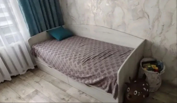 Продам детскую кровать, размер 80×180, состояние отличное. Матрас в комплекте
