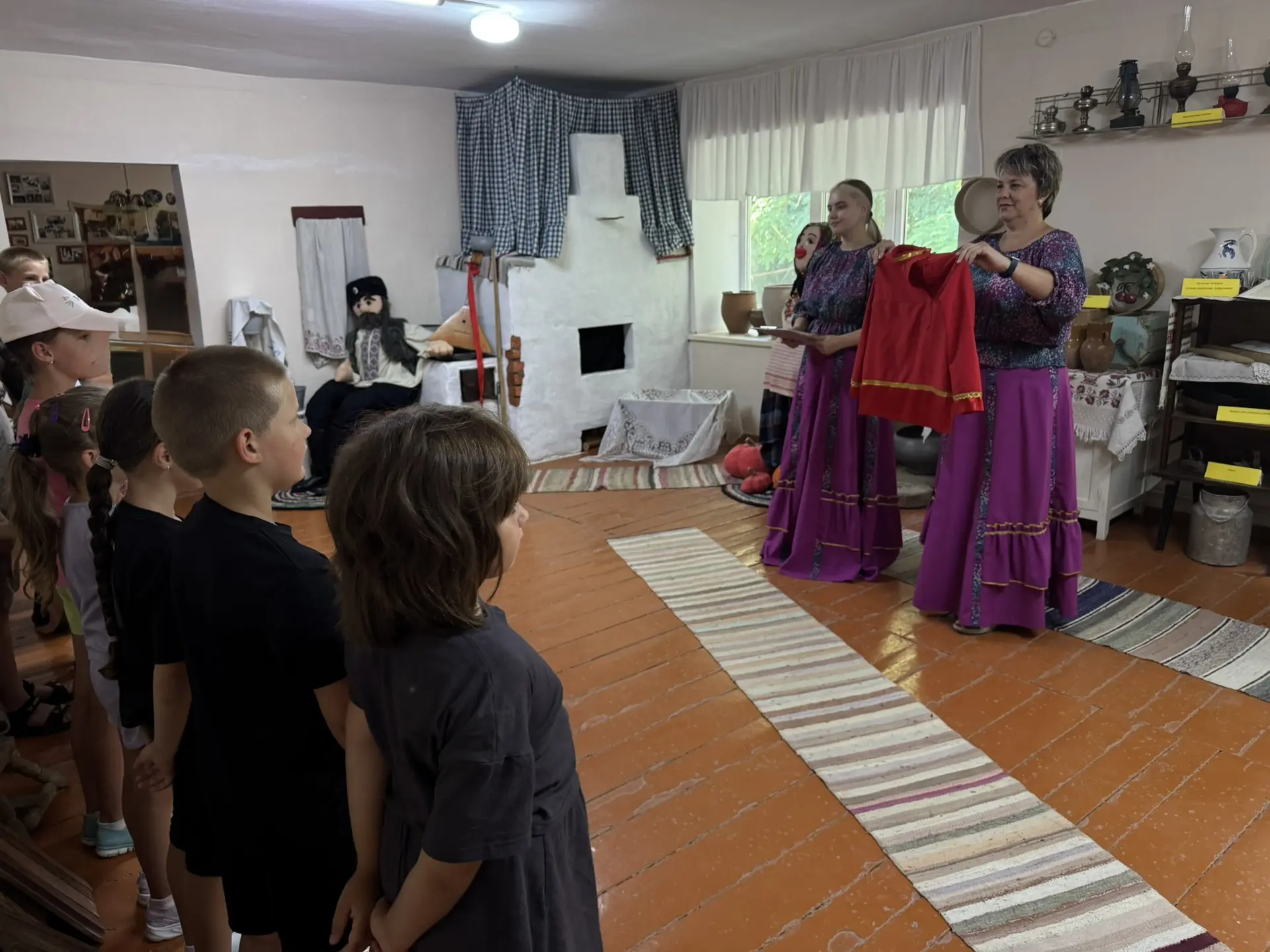Косоворотка — самобытное, неповторимое явление русской культуры, словно узор, вышитый на полотне вре