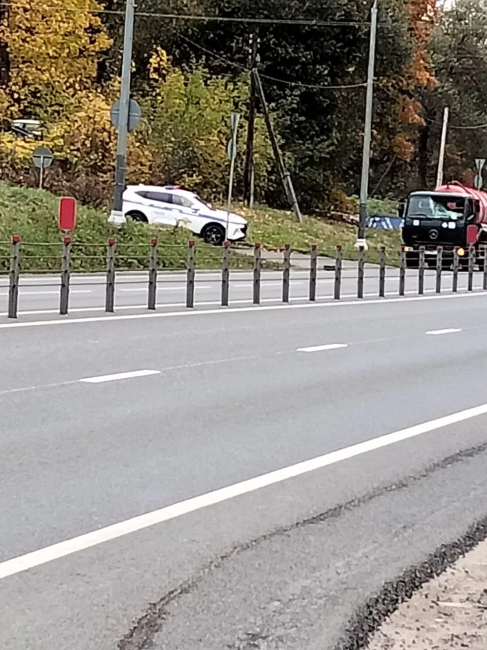 7 км, перед автобазой стоят