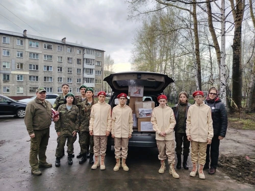 Юнармейцы из Березовского городского округа и курсанты клуба "Застава" передали гуманит...
