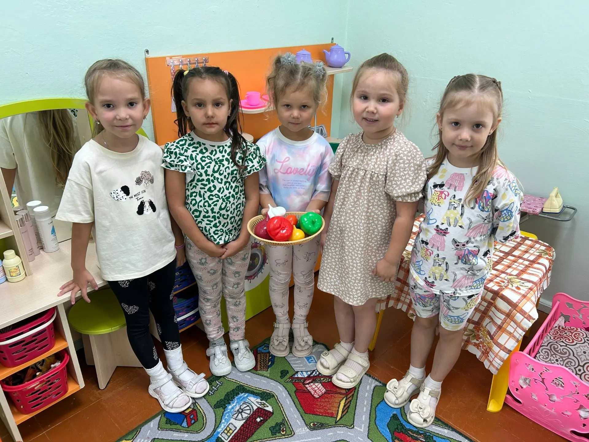 Сегодня в группах «Радуга» и «Пчёлка» поговорили про урожай! 🍅🥒
