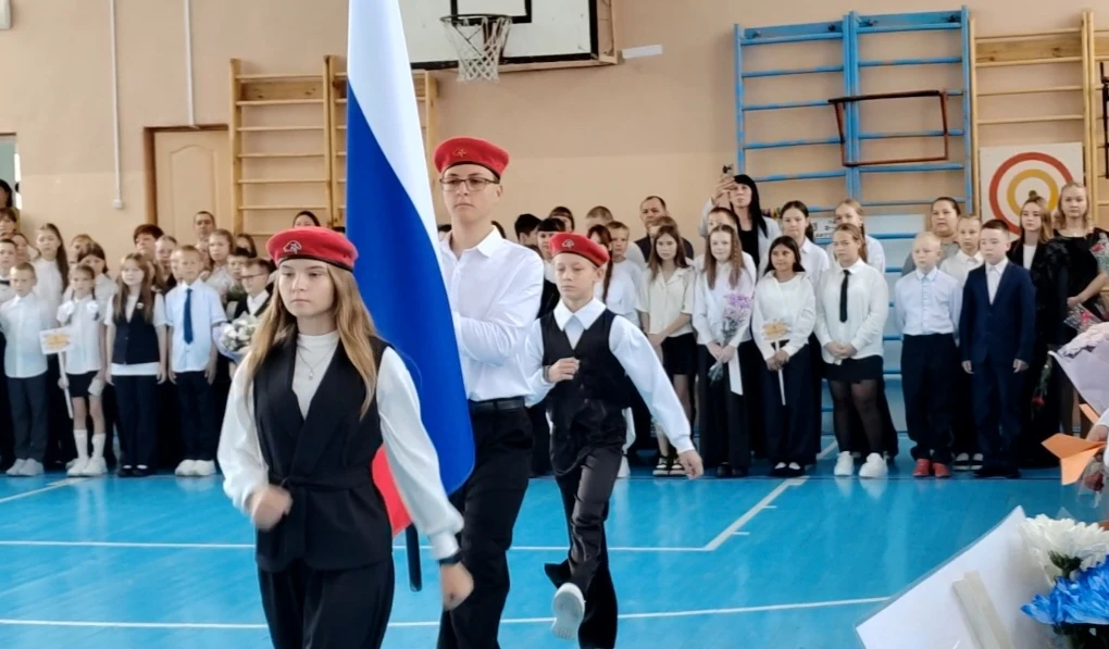 В #Краснонивинскаяшкола  состоялась традиционная линейка, посвященная Дню знаний. Мероп...
